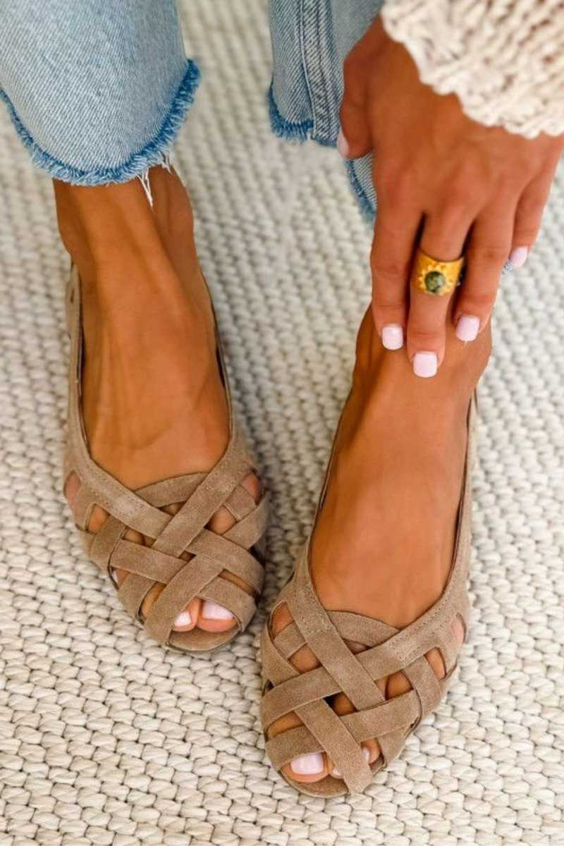 Hina | Sandalias planas de puntera abierta y material trenzado