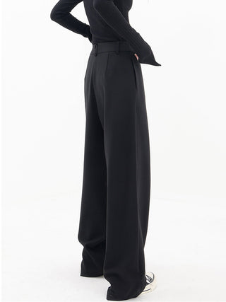 Pantalones anchos con botones asimétricos en la cintura